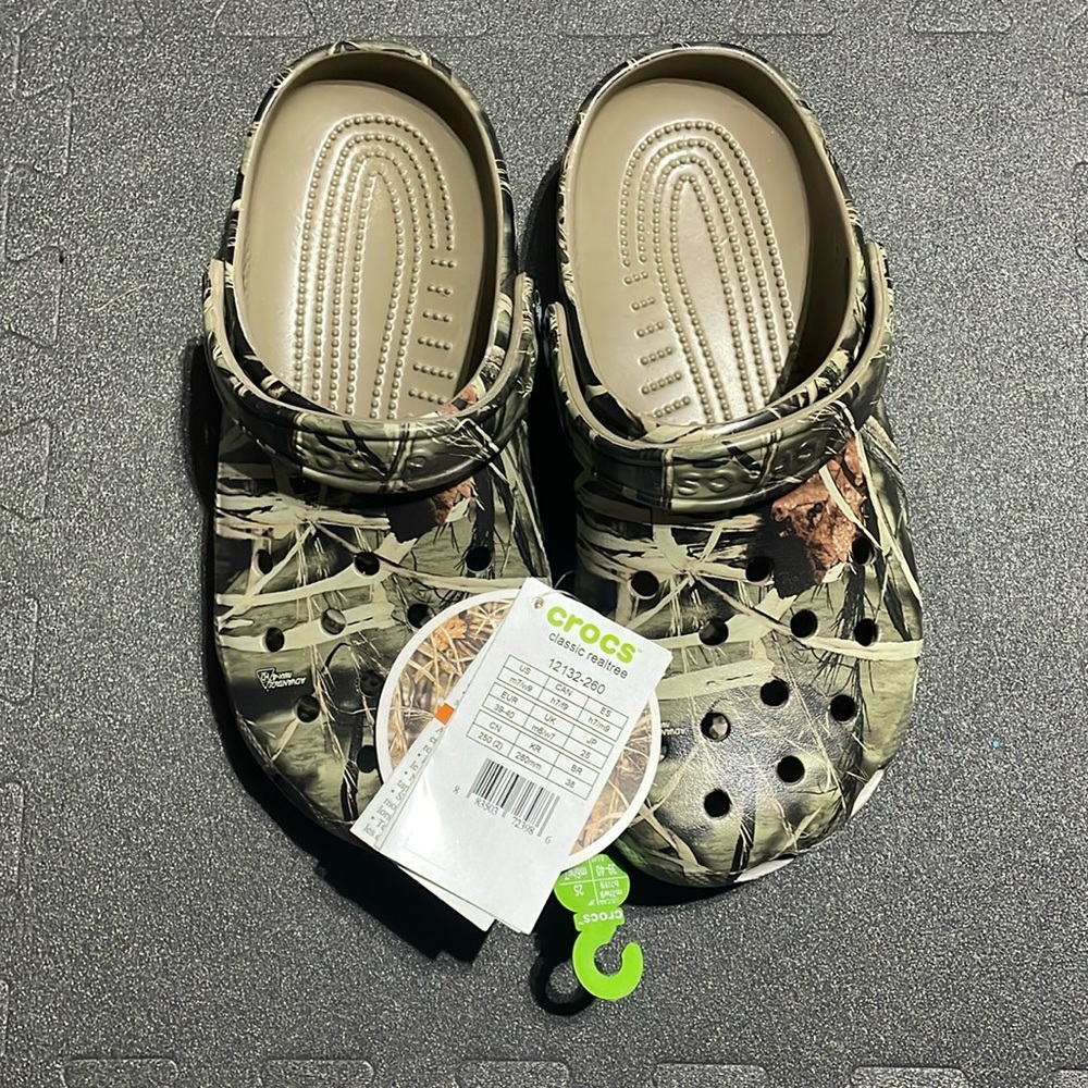classic realtree crocs m7/w9 new with tags